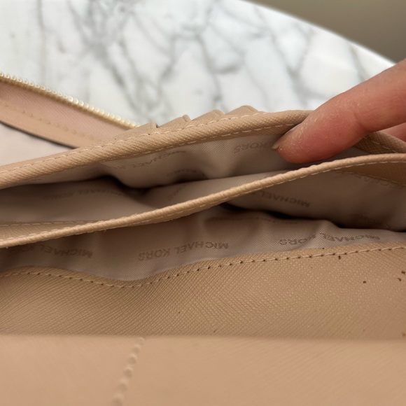 MICHAEL MICHAEL KORS
Leather Continental Wristlet - Picture 4 of 10